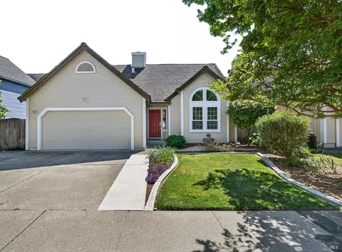 1612 Woodhue Ave, Santa Rosa, CA 95403