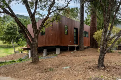 Exterior - 1091 Maple Ave, Ukiah, CA 95482 photo 1 of 4