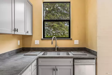 Kitchen - 1091 Maple Ave, Ukiah, CA 95482 photo 2 of 3