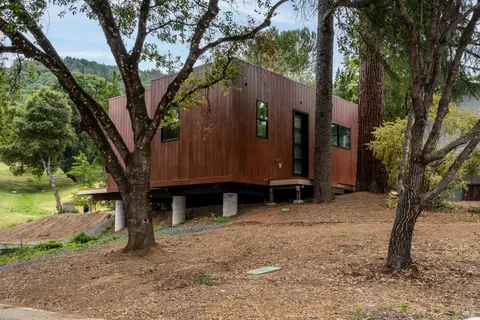 Exterior - 1091 Maple Ave, Ukiah, CA 95482 photo 1 of 4