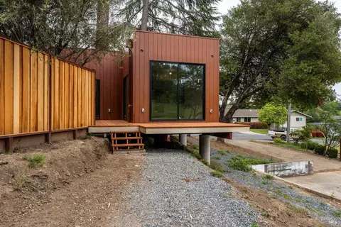 Exterior - 1091 Maple Ave, Ukiah, CA 95482 photo 4 of 4