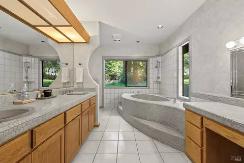 Bath - 1650 Jonive Rd, Sebastopol, CA 95472 photo 1 of 6