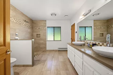 Bath - 1650 Jonive Rd, Sebastopol, CA 95472 photo 5 of 6