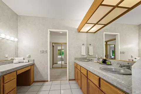 Bath - 1650 Jonive Rd, Sebastopol, CA 95472 photo 3 of 6