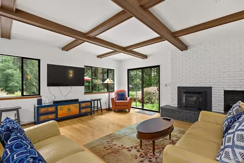 Living - 1650 Jonive Rd, Sebastopol, CA 95472 photo 4 of 5