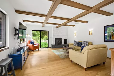 Living - 1650 Jonive Rd, Sebastopol, CA 95472 photo 3 of 5