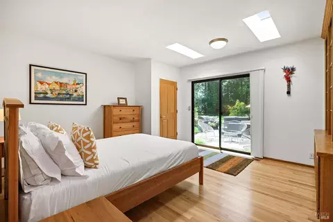 Bedroom - 1650 Jonive Rd, Sebastopol, CA 95472 photo 3 of 9