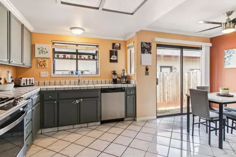 Kitchen - 704 Daybrook Dr, Windsor, CA 95492 photo 1 of 3