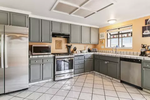 Kitchen - 704 Daybrook Dr, Windsor, CA 95492 photo 2 of 3