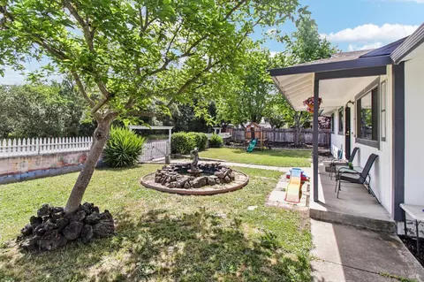 Exterior - 704 Daybrook Dr, Windsor, CA 95492 photo 5 of 10