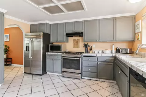 Kitchen - 704 Daybrook Dr, Windsor, CA 95492 photo 3 of 3