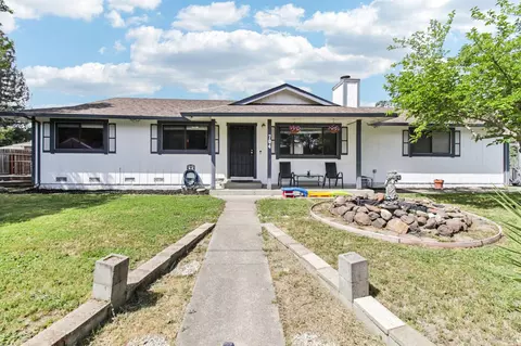 704 Daybrook Dr, Windsor, CA 95492
