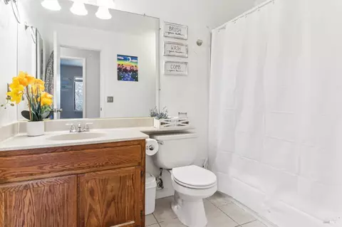 Bath - 704 Daybrook Dr, Windsor, CA 95492 photo 2 of 2