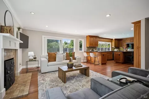 29 Andreas Cir, Novato, CA 94945