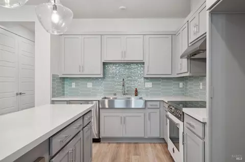 218 Verandah Ave, Novato, CA 94945