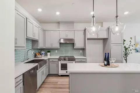 218 Verandah Ave, Novato, CA 94945