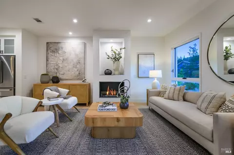 1096 Foster Rd, Napa, CA 94558