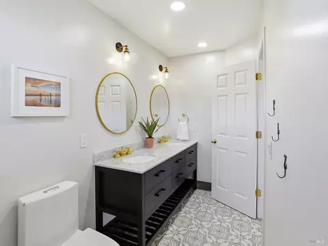 Bath - 1295 Pedroncelli Dr, Windsor, CA 95492 photo 5 of 11