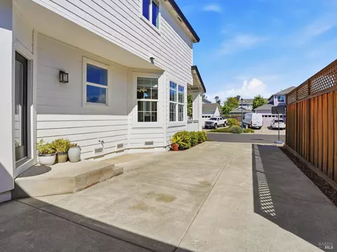 Exterior - 1295 Pedroncelli Dr, Windsor, CA 95492 photo 9 of 15