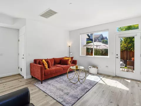 Living - 1295 Pedroncelli Dr, Windsor, CA 95492 photo 4 of 5