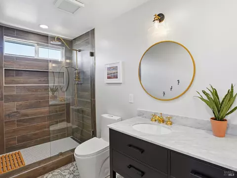 Bath - 1295 Pedroncelli Dr, Windsor, CA 95492 photo 7 of 11