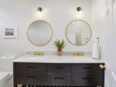 Bath - 1295 Pedroncelli Dr, Windsor, CA 95492 photo 8 of 11