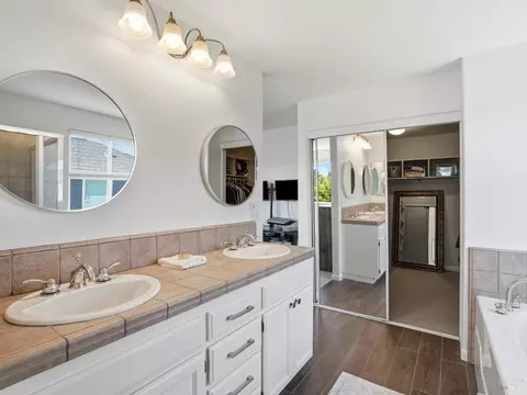 Bath - 1295 Pedroncelli Dr, Windsor, CA 95492 photo 3 of 11