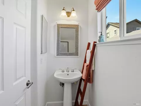 Bath - 1295 Pedroncelli Dr, Windsor, CA 95492 photo 10 of 11