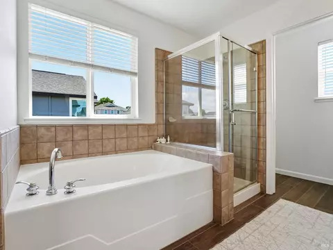 Bath - 1295 Pedroncelli Dr, Windsor, CA 95492 photo 1 of 11