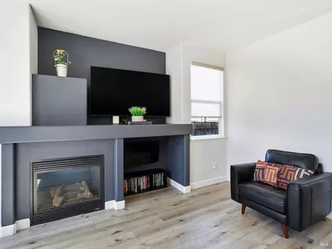 Living - 1295 Pedroncelli Dr, Windsor, CA 95492 photo 3 of 5