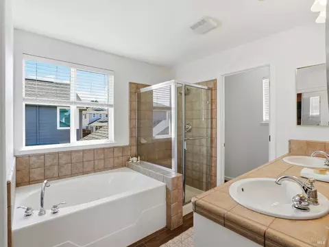 Bath - 1295 Pedroncelli Dr, Windsor, CA 95492 photo 4 of 11