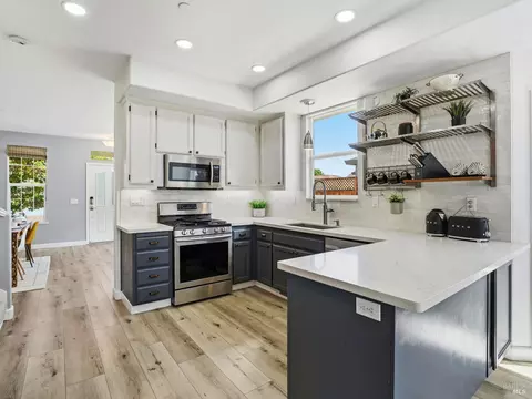 Kitchen - 1295 Pedroncelli Dr, Windsor, CA 95492 photo 2 of 6