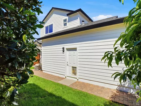 Exterior - 1295 Pedroncelli Dr, Windsor, CA 95492 photo 10 of 15