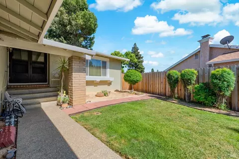 Exterior - 636 Tiburon Ct, Vacaville, CA 95687 photo 4 of 12