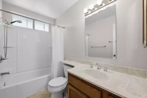 Bath - 636 Tiburon Ct, Vacaville, CA 95687 photo 1 of 3