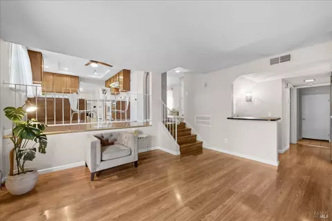 Living - 636 Tiburon Ct, Vacaville, CA 95687 photo 2 of 6