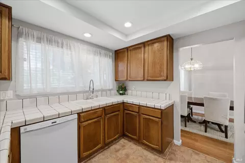 Kitchen - 636 Tiburon Ct, Vacaville, CA 95687 photo 4 of 4