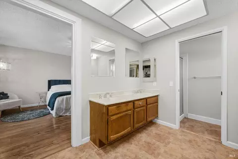 Bath - 636 Tiburon Ct, Vacaville, CA 95687 photo 2 of 3