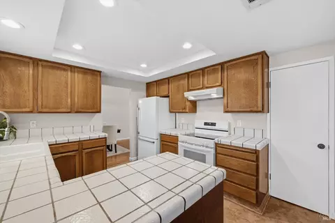 Kitchen - 636 Tiburon Ct, Vacaville, CA 95687 photo 2 of 4