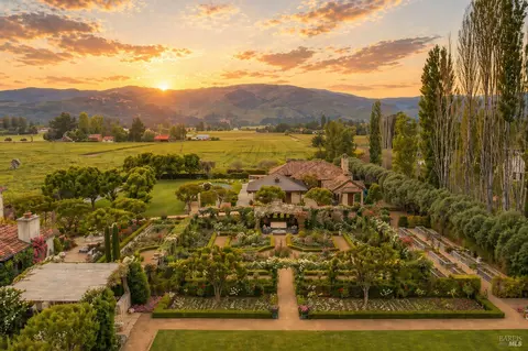 150 Mills Ln, Saint Helena, CA 94574