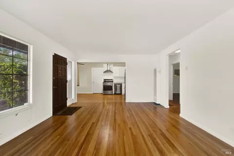 Living - 2008 Tuolumne St, Vallejo, CA 94589 photo 5 of 9