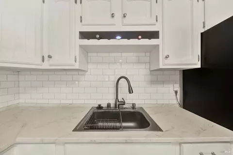 Kitchen - 2008 Tuolumne St, Vallejo, CA 94589 photo 6 of 6