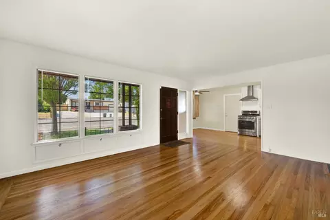 Living - 2008 Tuolumne St, Vallejo, CA 94589 photo 4 of 9