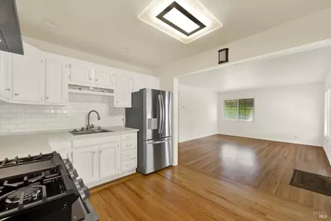 Kitchen - 2008 Tuolumne St, Vallejo, CA 94589 photo 5 of 6