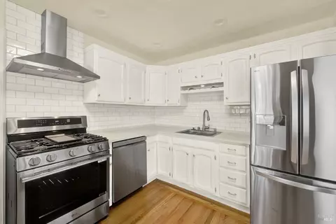 Kitchen - 2008 Tuolumne St, Vallejo, CA 94589 photo 4 of 6