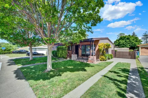 Exterior - 2008 Tuolumne St, Vallejo, CA 94589 photo 4 of 37