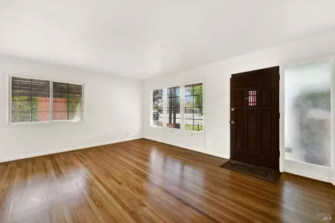 Living - 2008 Tuolumne St, Vallejo, CA 94589 photo 3 of 9
