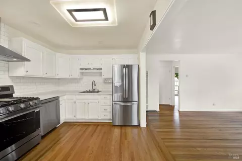 Kitchen - 2008 Tuolumne St, Vallejo, CA 94589 photo 3 of 6