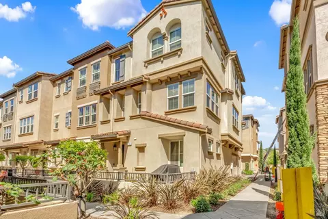 1153 M L King Dr, Hayward, CA 94541