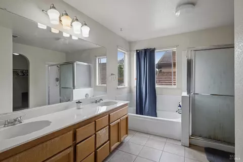 Bath - 1466 Legend Cir, Vallejo, CA 94591 photo 2 of 3